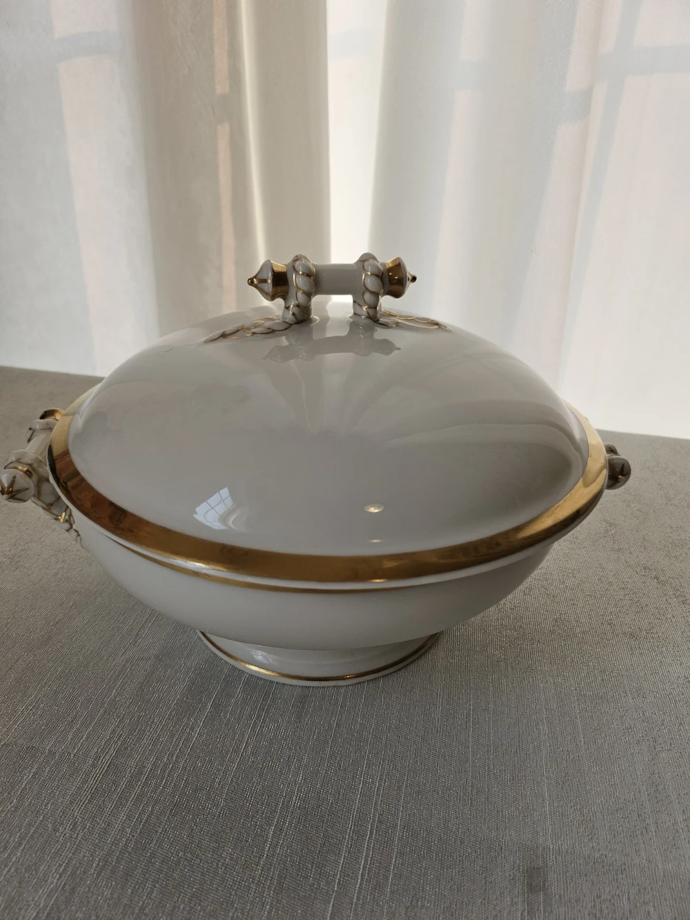 Haviland & Limoges & Co Covered Serving Bowl Ceramic Tureenn Etched Gold Handles